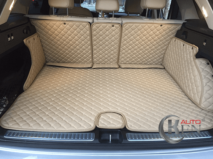 Thảm trải sàn innova tại KenAuto được thiết kế vừa vặn với khung xe, độ dày đến 1cm có khả năng chống rách, bảo vệ sàn xe của bạn tuyệt đối